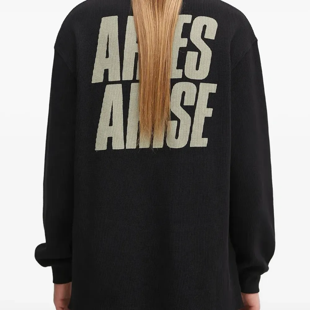 Фактурная футболка с длинными рукавами