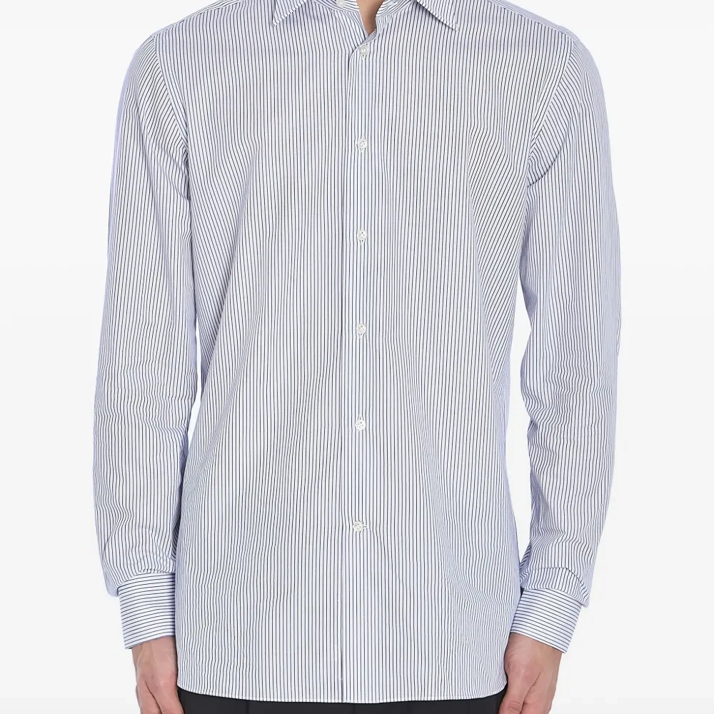 Рубашка в полоску на пуговицах