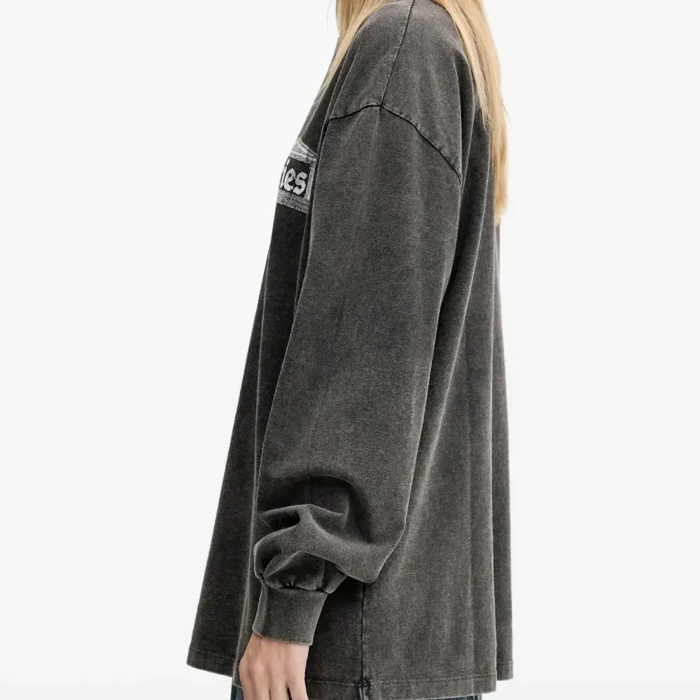 Футболка с длинными рукавами и логотипом