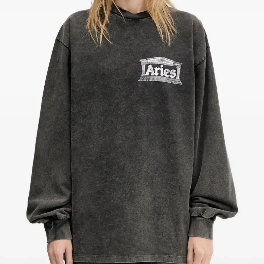 Футболка с длинными рукавами и логотипом