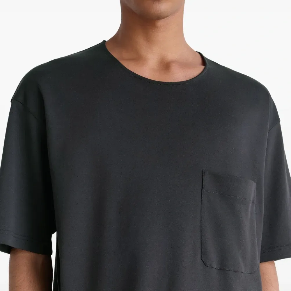 Футболка с накладным карманом