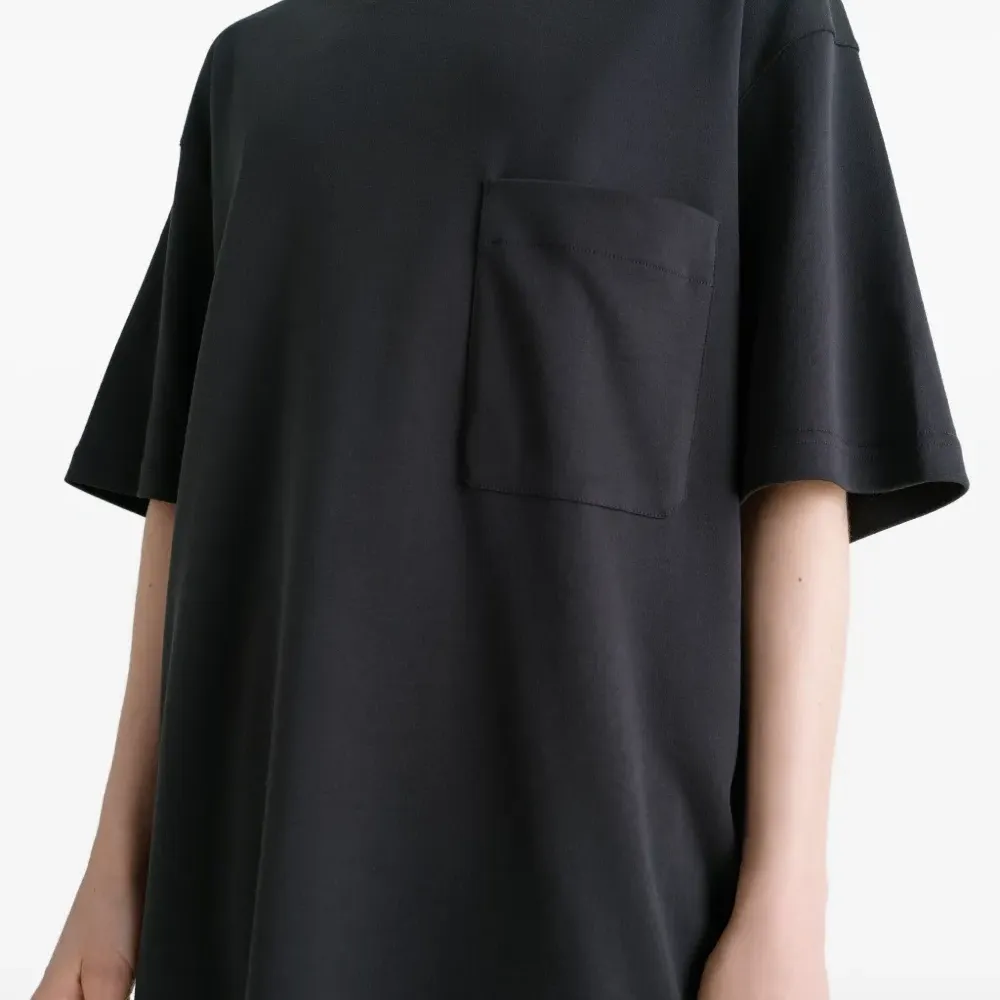 Футболка с накладным карманом