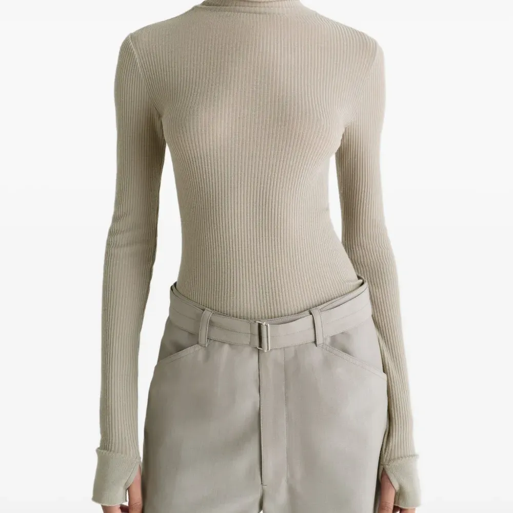 Бесшовный топ с высоким воротником Бесшовный топ с высоким воротником