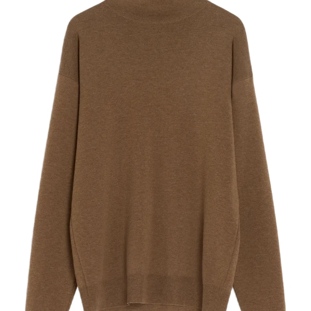 Свитер с круглым вырезом