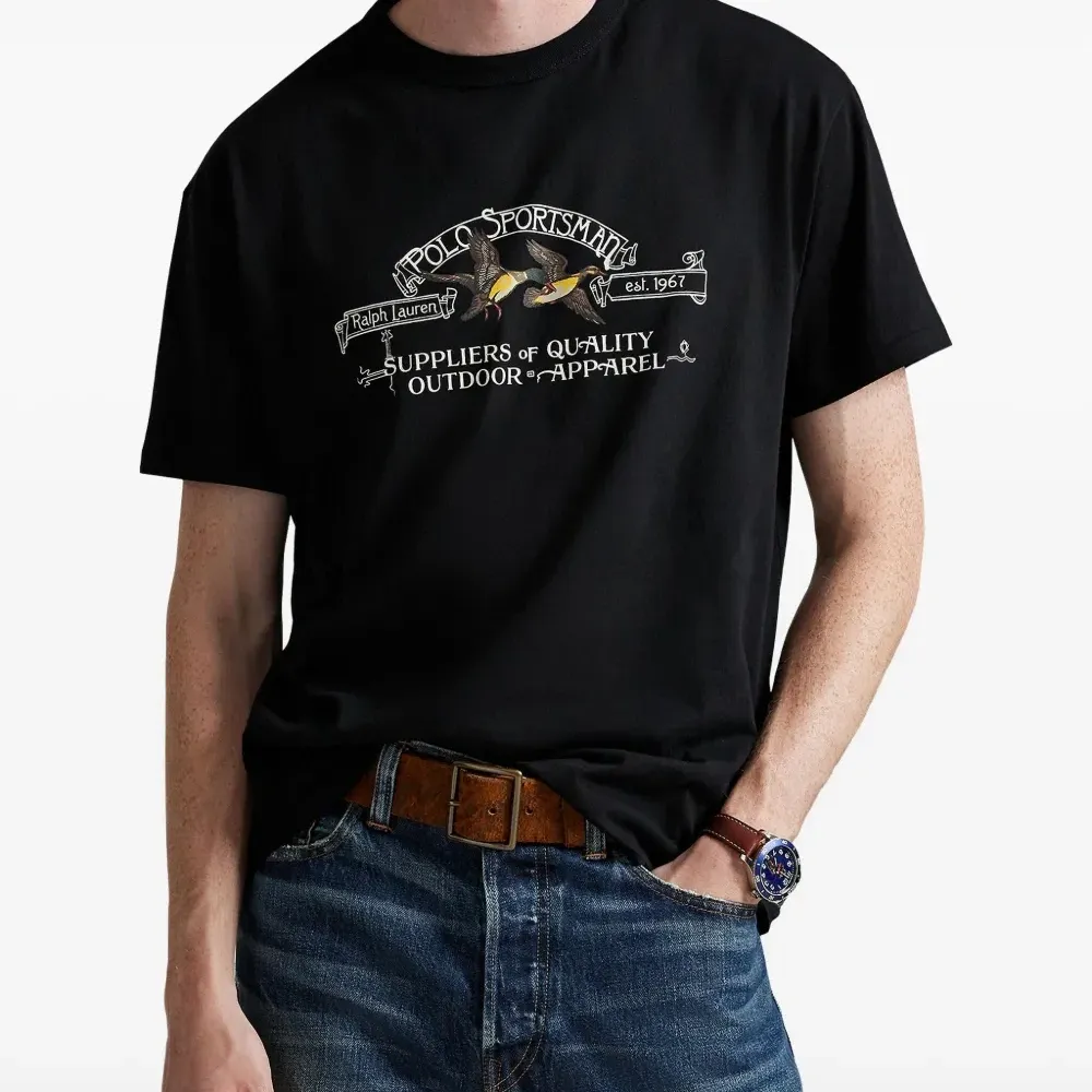 Футболка с графичным принтом Футболка с графичным принтом