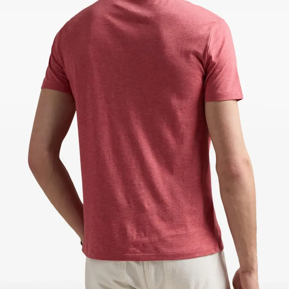 футболка с вышитым логотипом футболка с вышитым логотипом