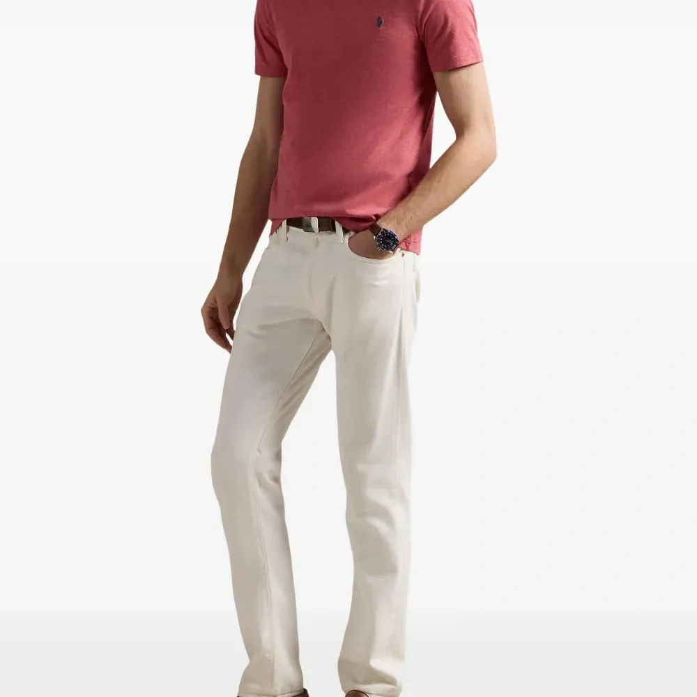 футболка с вышитым логотипом футболка с вышитым логотипом