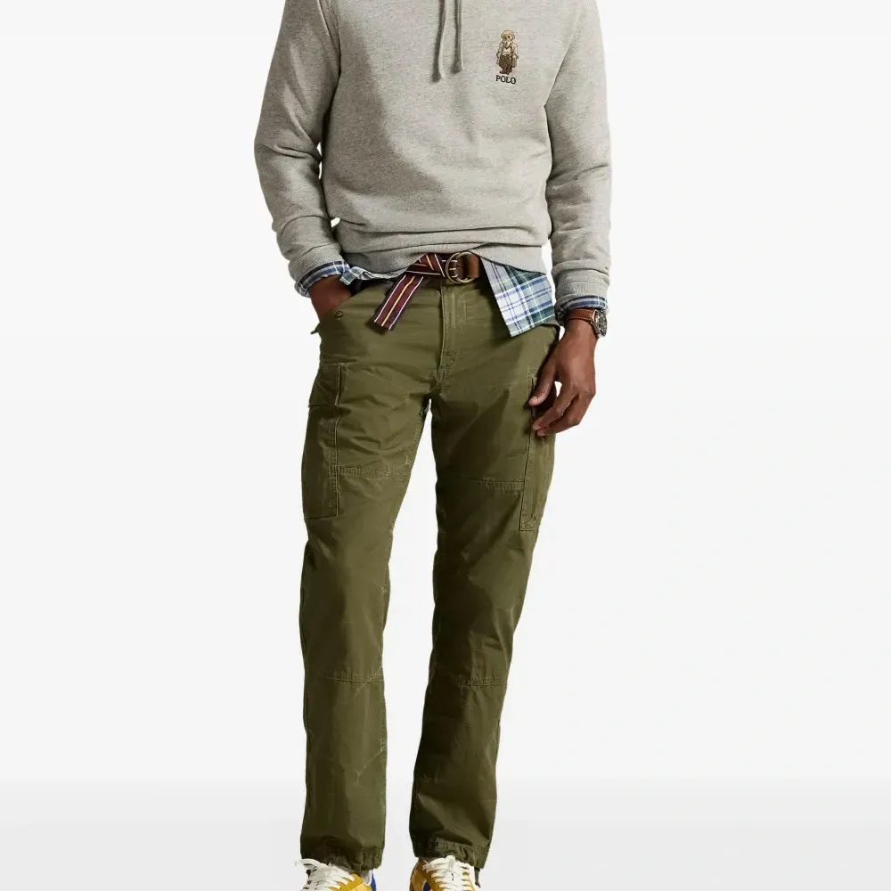 худи с вышитым логотипом