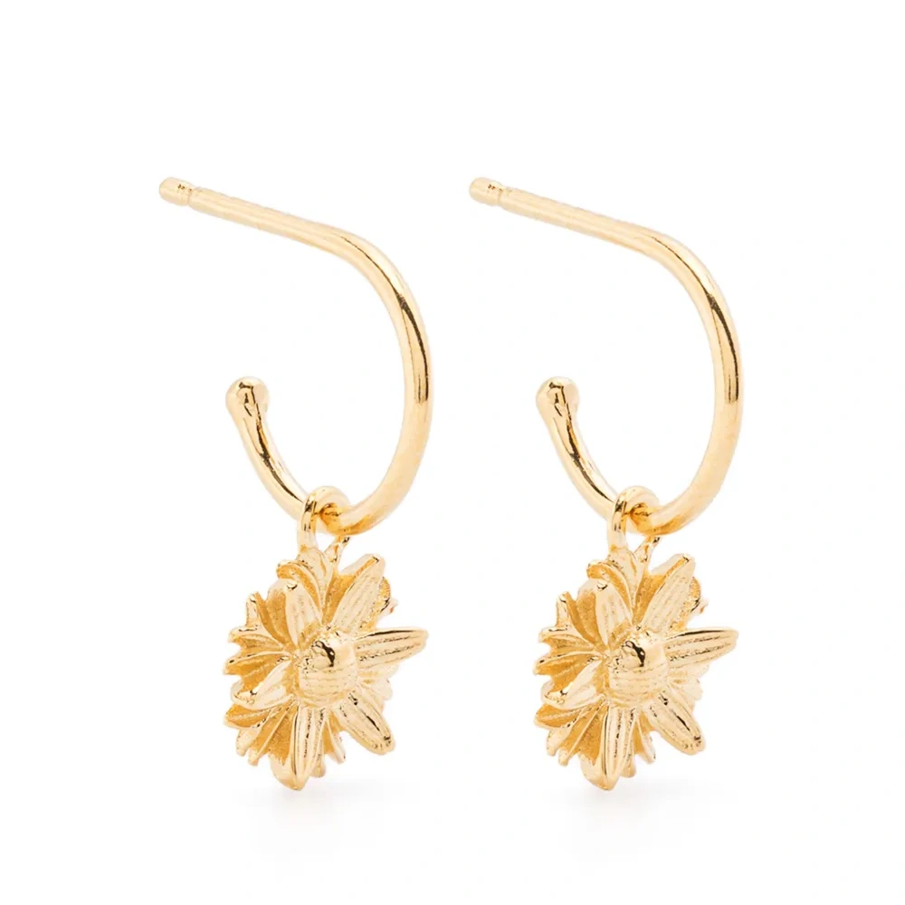 Hoop earrings with daisy pendants