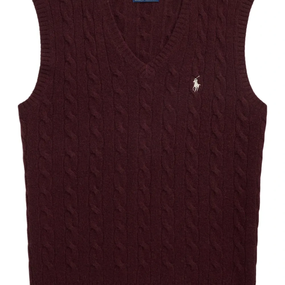 Свитер фактурной вязки без рукавов