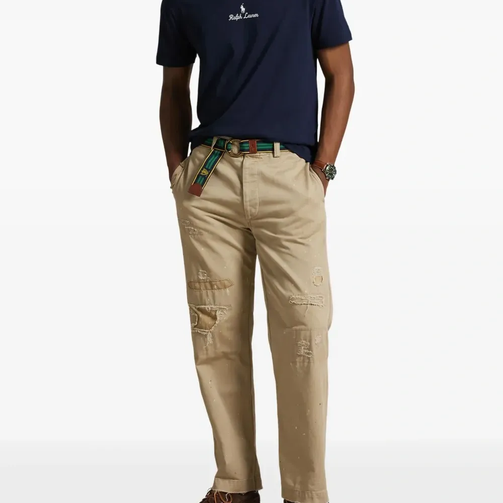 футболка с вышитым логотипом