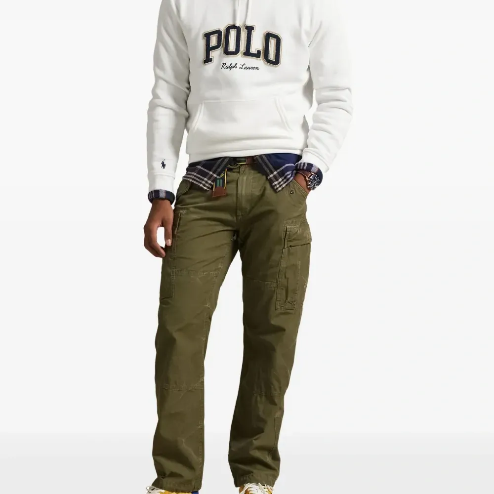 худи с вышитым логотипом