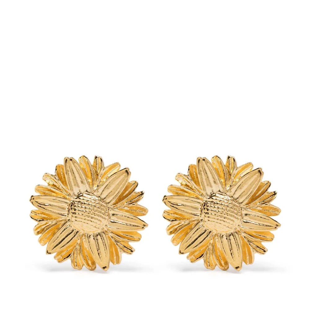 Daisy stud earrings
