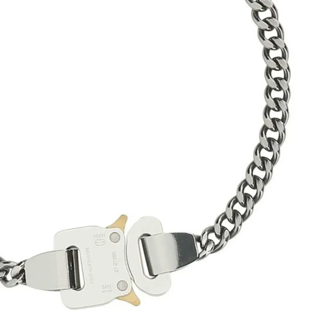 Ожерелье с цепочкой и пряжкой Ожерелье с цепочкой и пряжкой