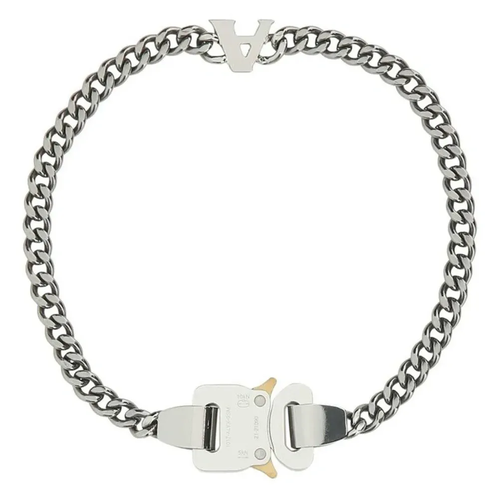 Ожерелье с цепочкой и пряжкой Ожерелье с цепочкой и пряжкой