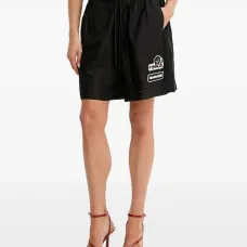 Шорты с нашивками