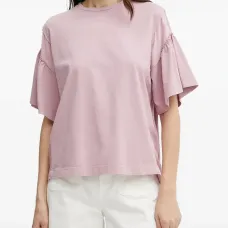 Футболка с оборками на рукавах