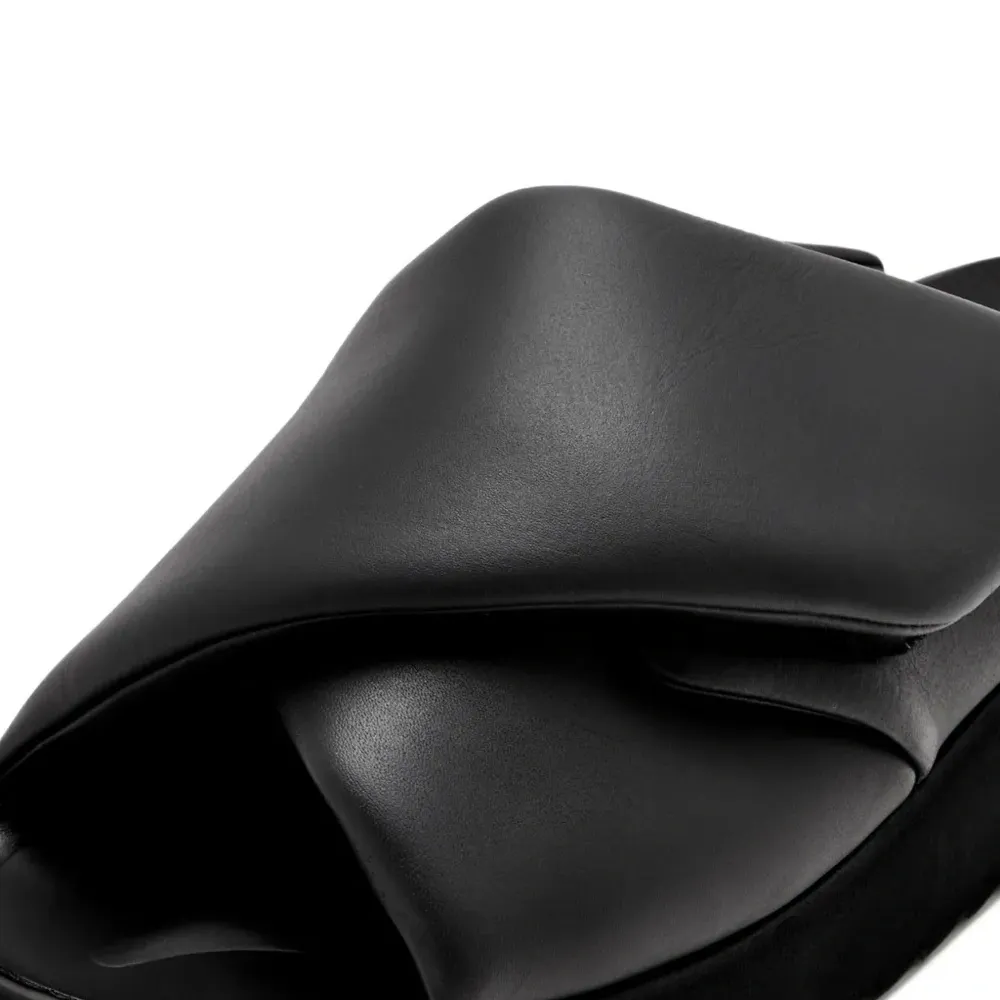 Сандалии Theda на платформе