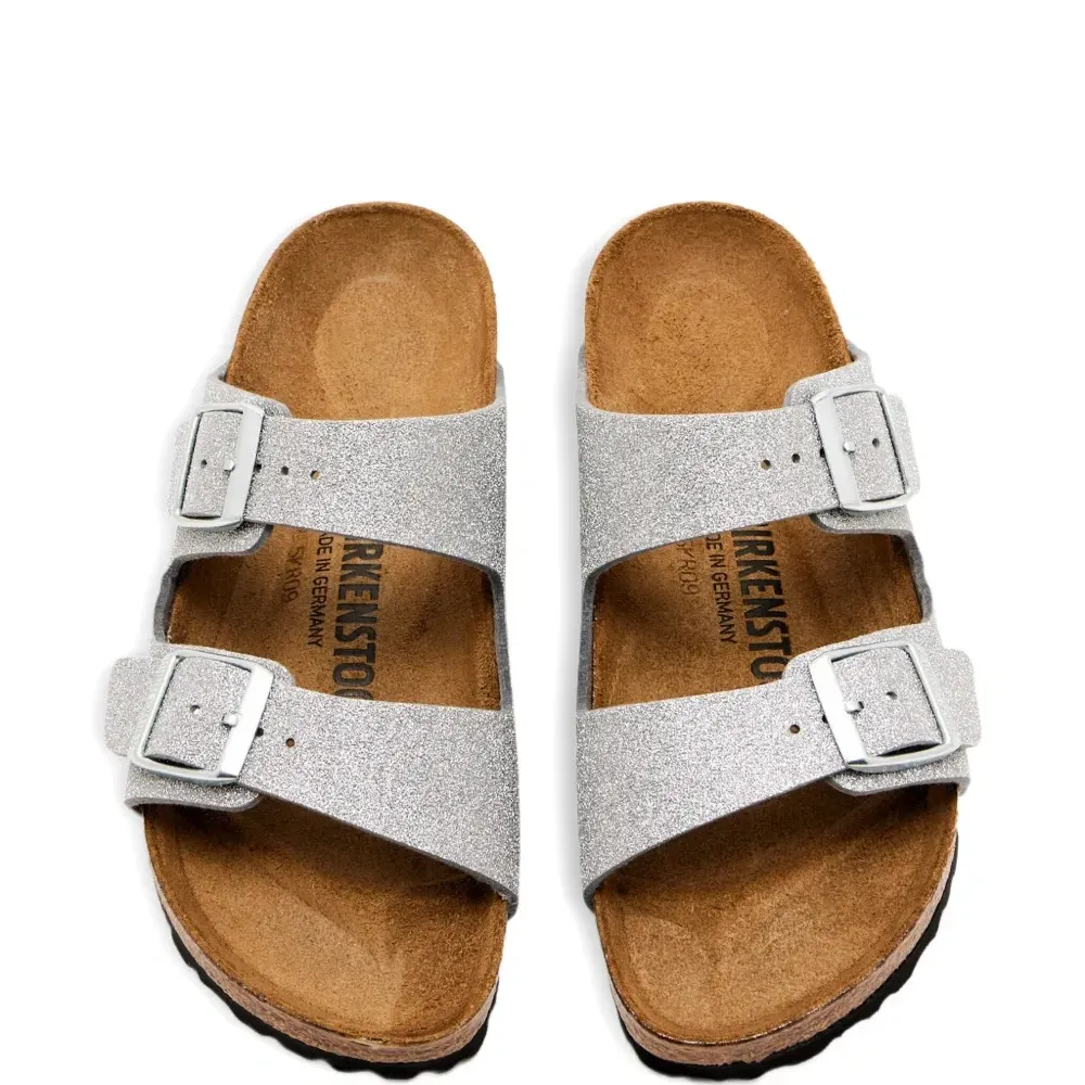 Сандалии с пряжками и блестками Сандалии с пряжками и блестками