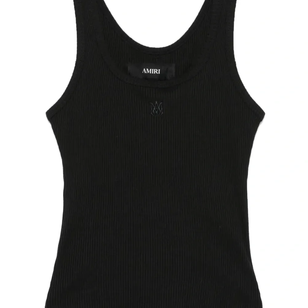 топ без рукавов