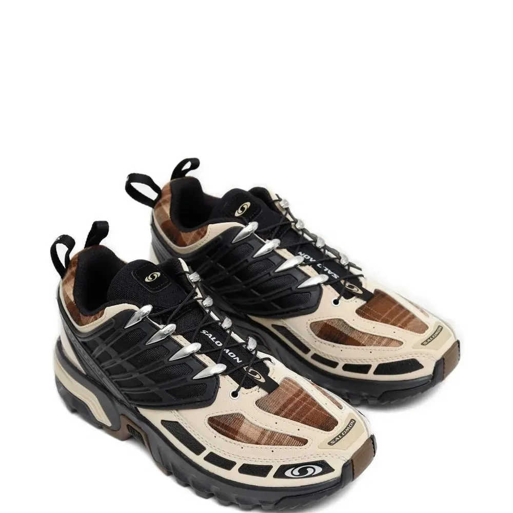 Кроссовки на шнуровке