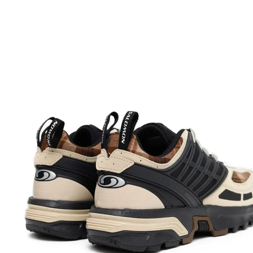 Кроссовки на шнуровке