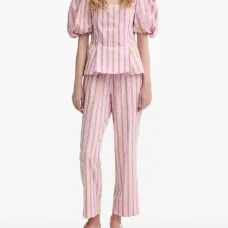 Топ с объемными рукавами