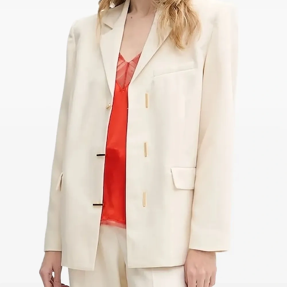 Блейзер с разрезами на рукавах