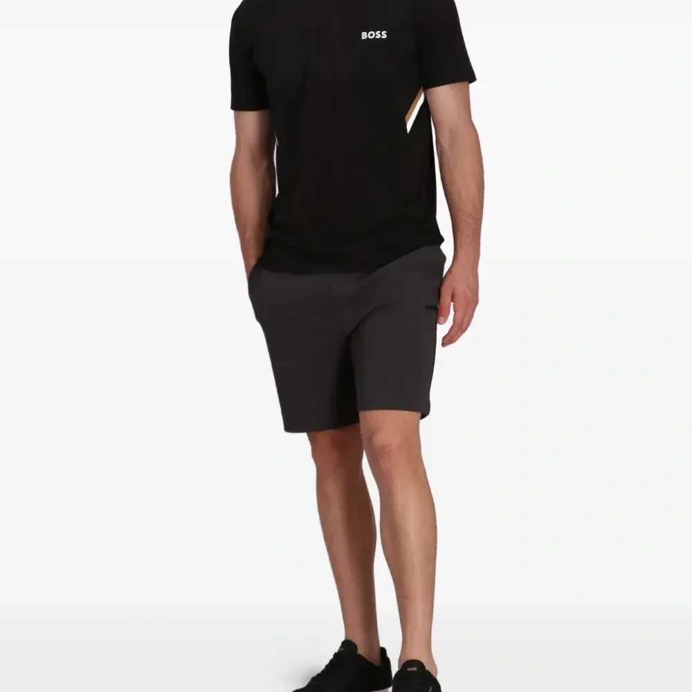 Футболка с логотипом