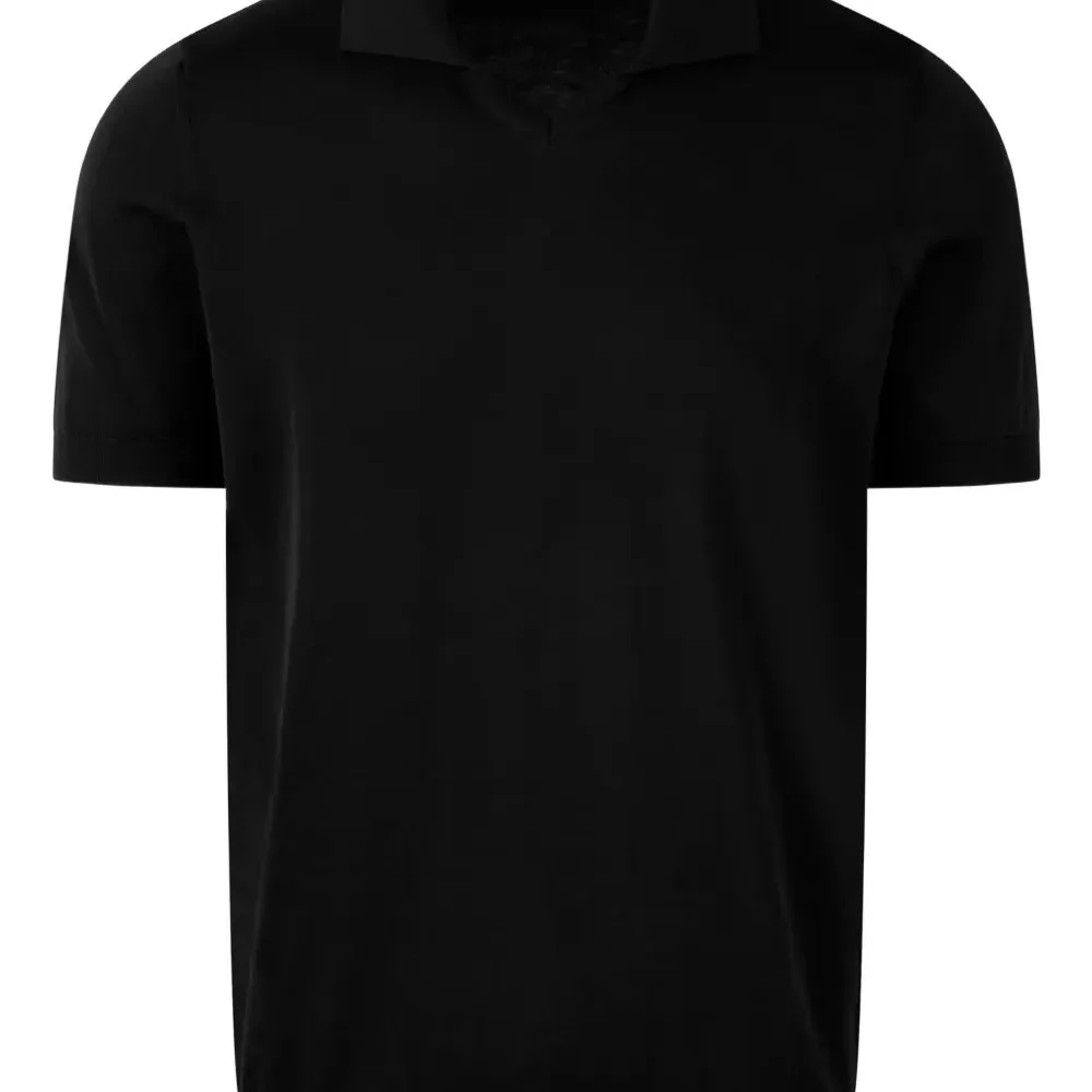 Футболка с V-образным вырезом