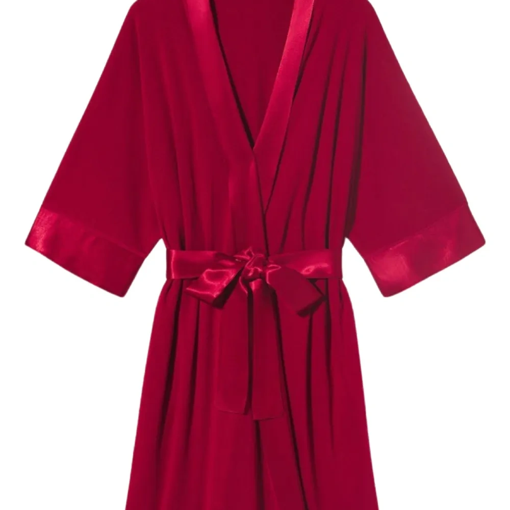 Халат с атласной отделкой