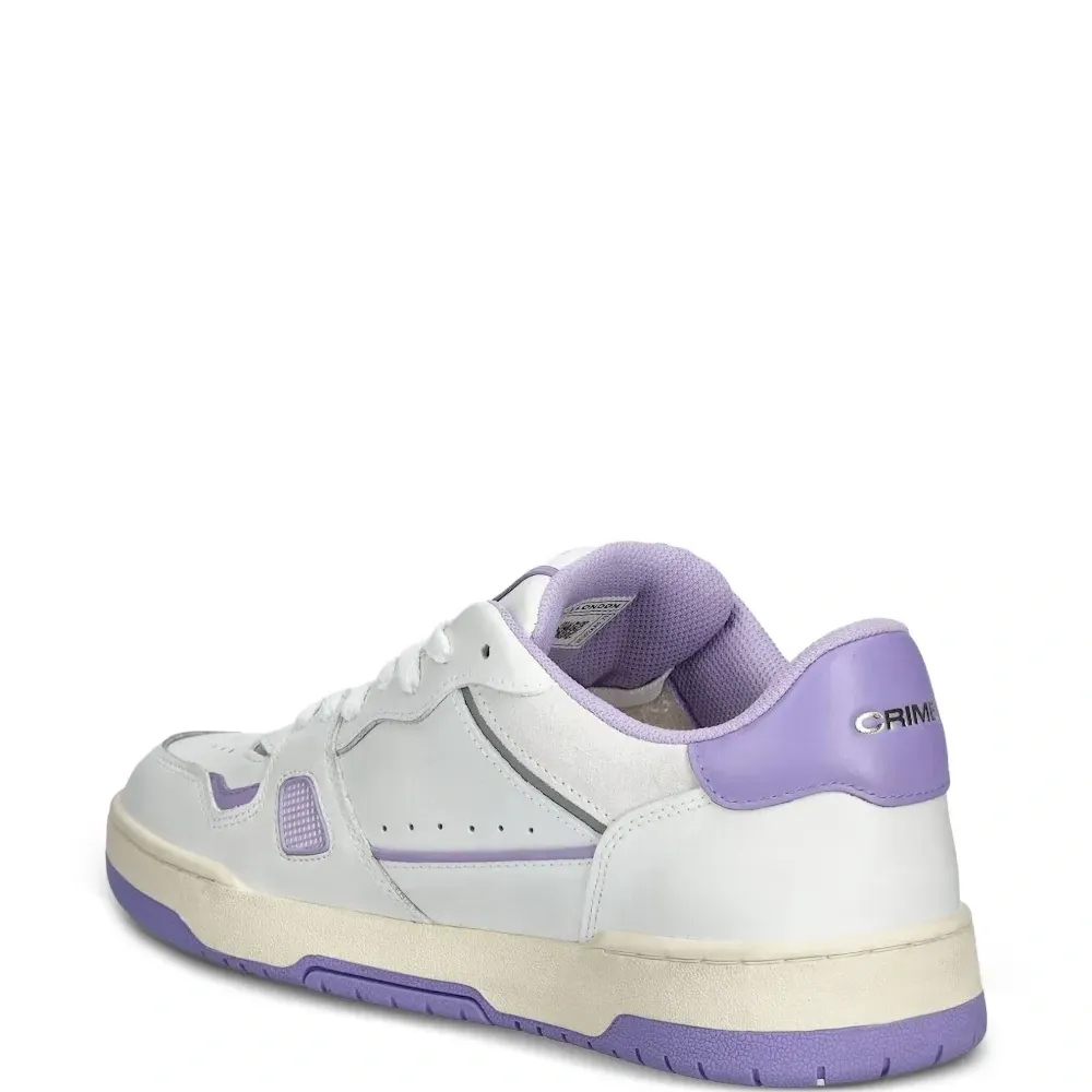 Кроссовки с вышитым логотипом