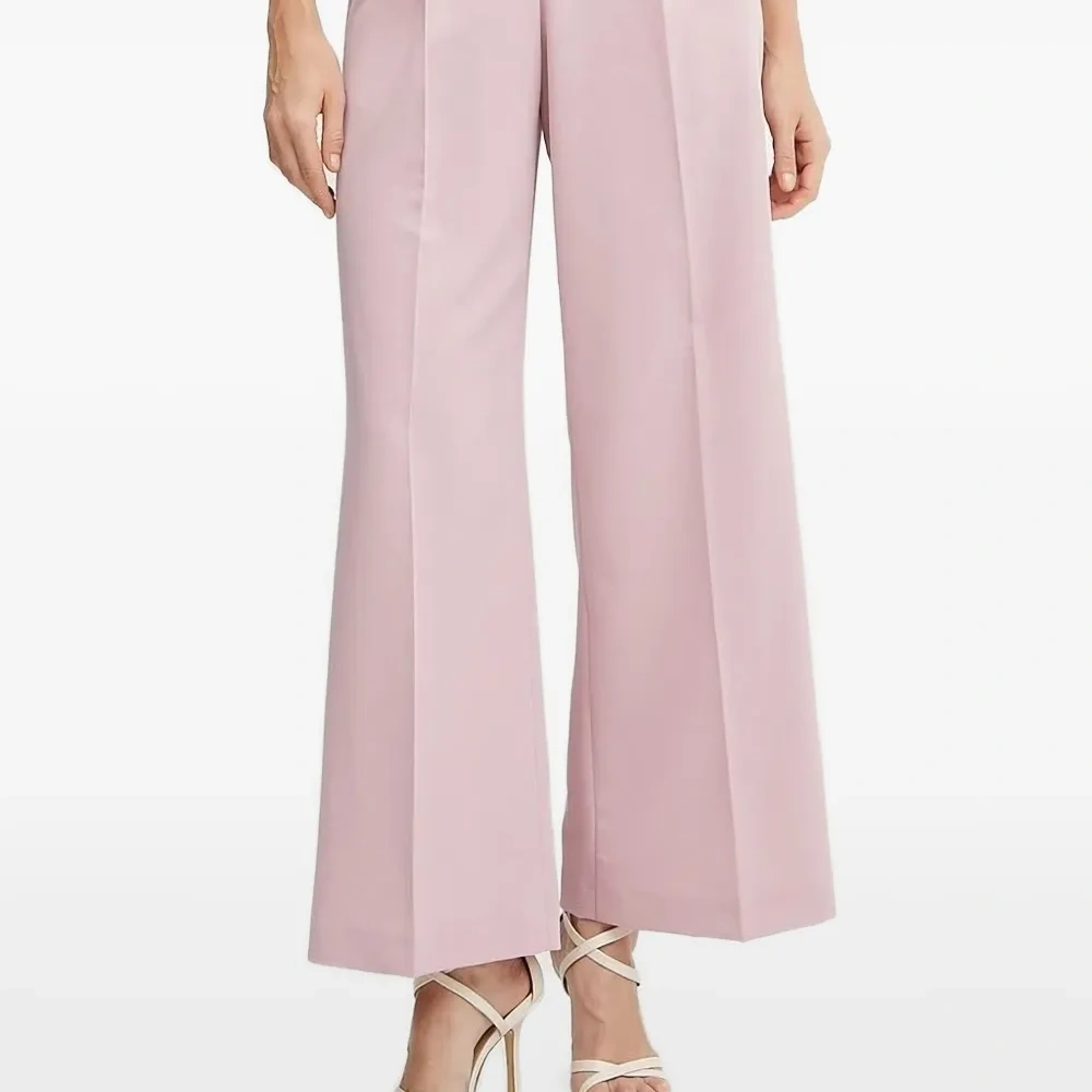 Плиссированные брюки прямого кроя Плиссированные брюки прямого кроя