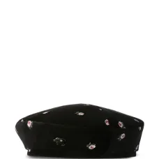 берет с цветочной вышивкой