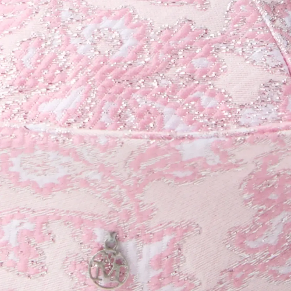 берет с цветочной вышивкой