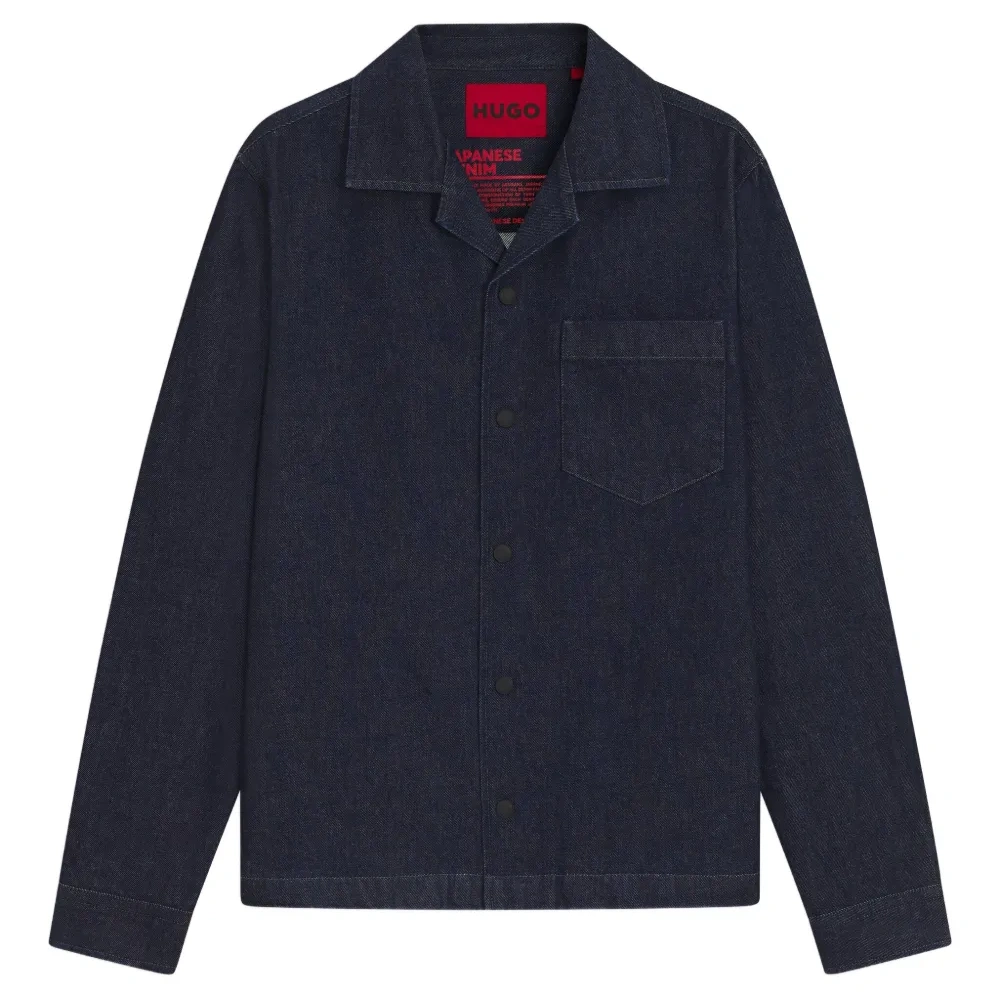 джинсовая куртка на пуговицах