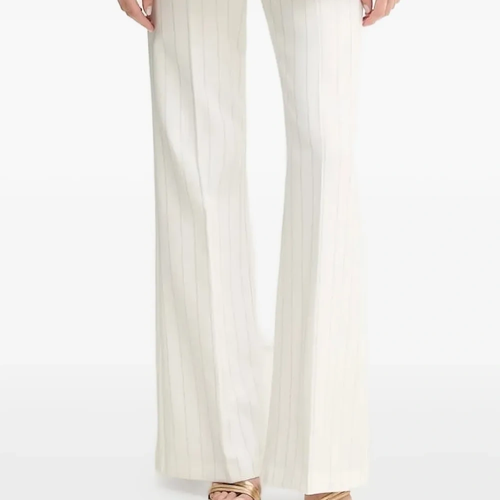 Расклешенные брюки в тонкую полоску