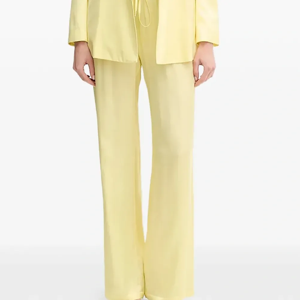 Брюки на шнурке