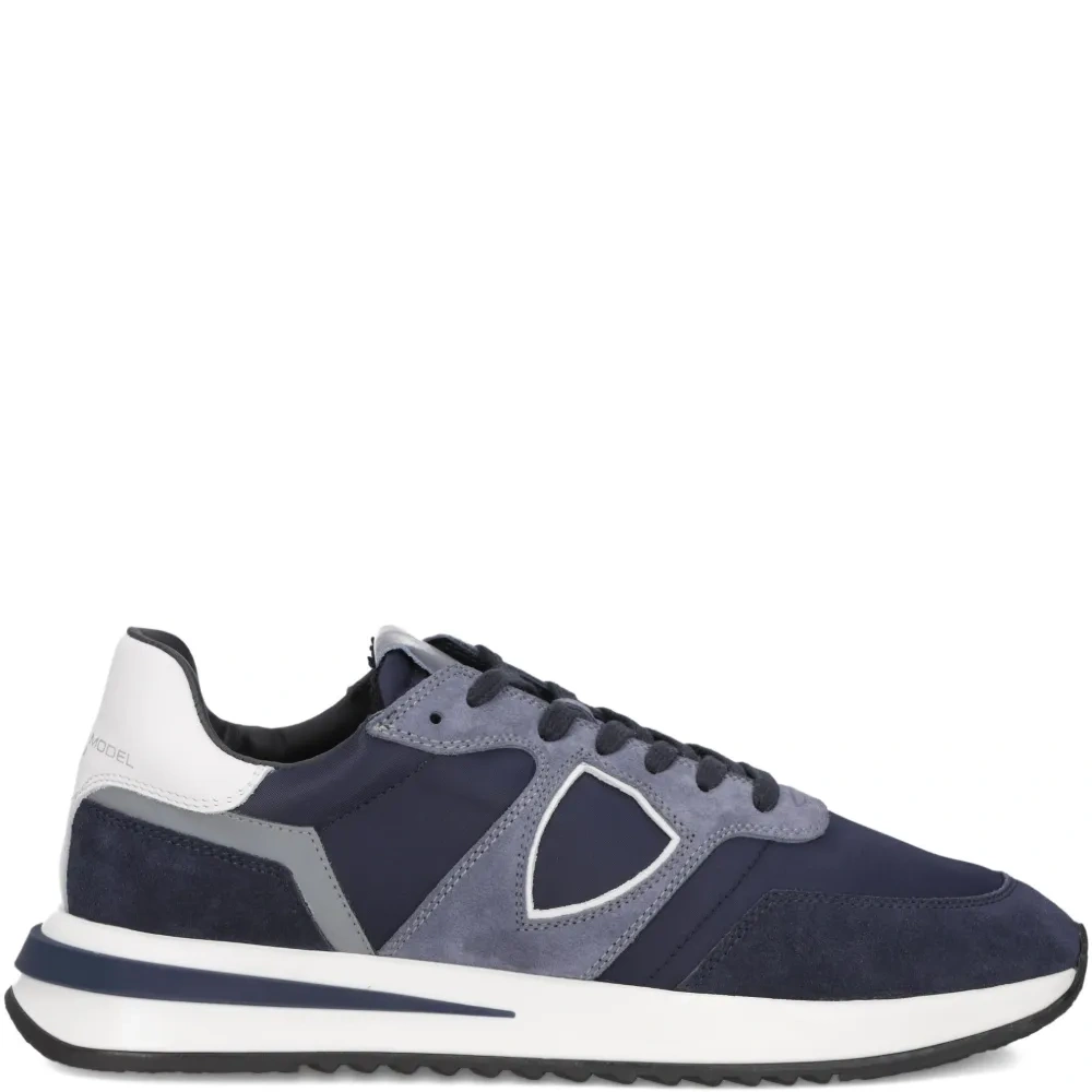 Кроссовки с сетчатыми вставками