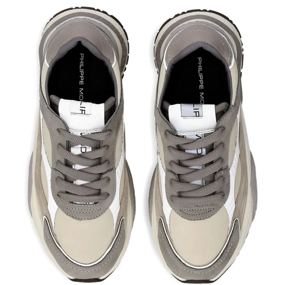 Кроссовки со вставками