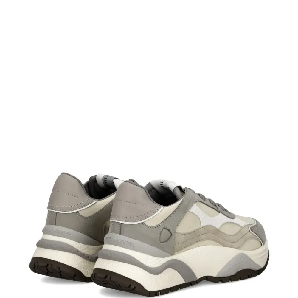 Кроссовки со вставками