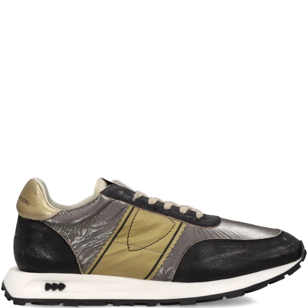 кроссовки с эффектом металлик