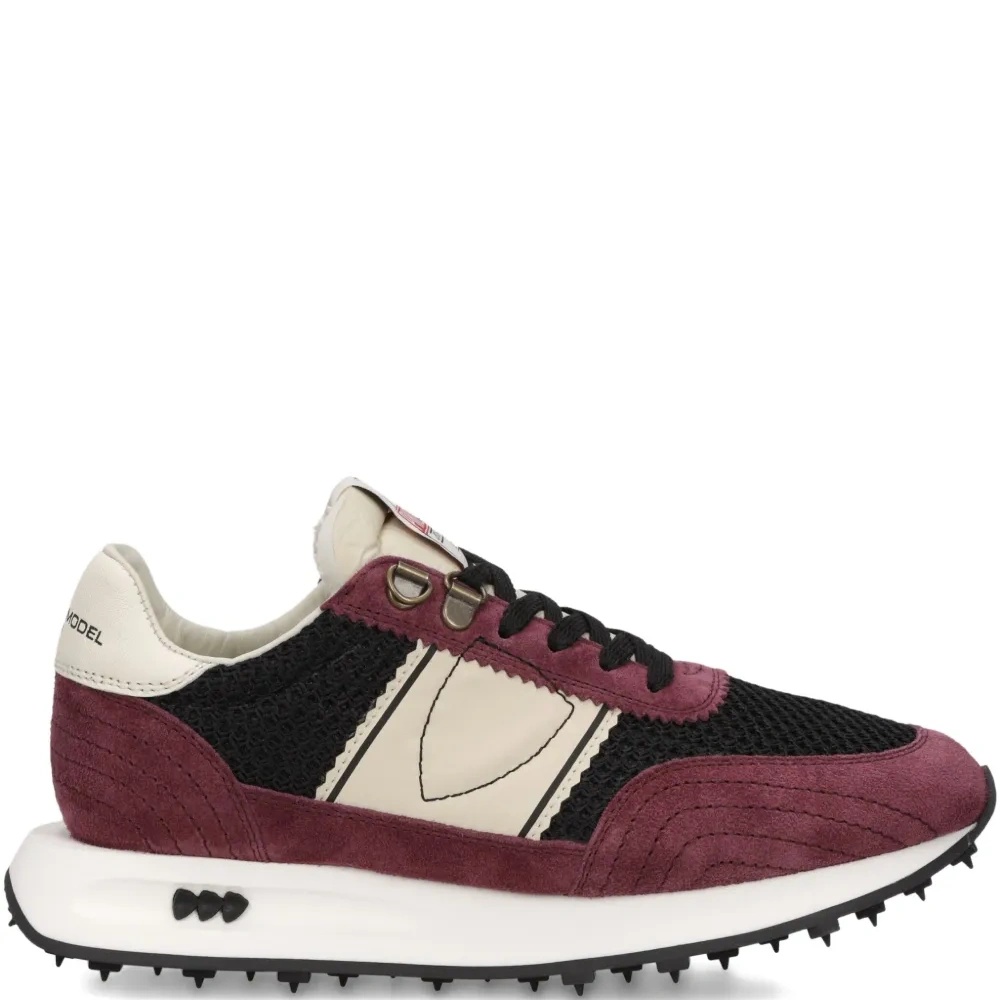 Кроссовки с сетчатыми вставками