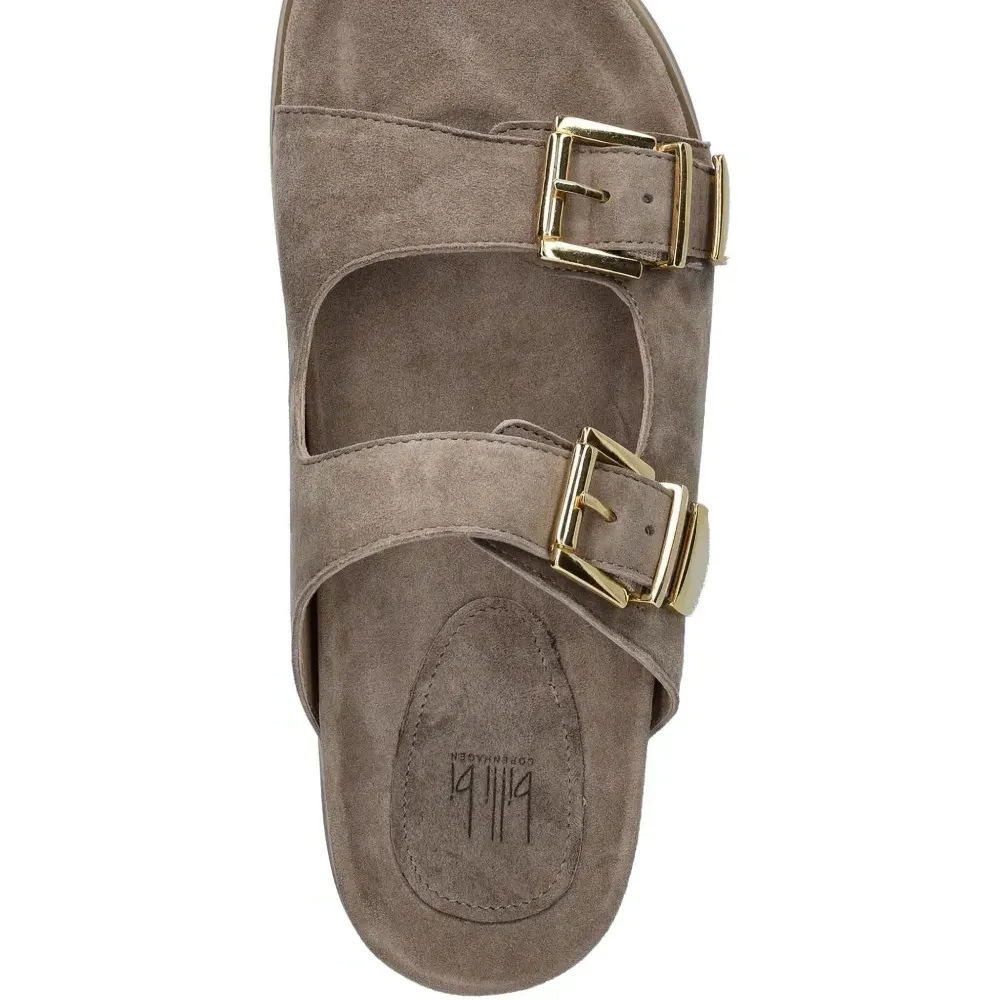 Сандалии с пряжками Сандалии с пряжками