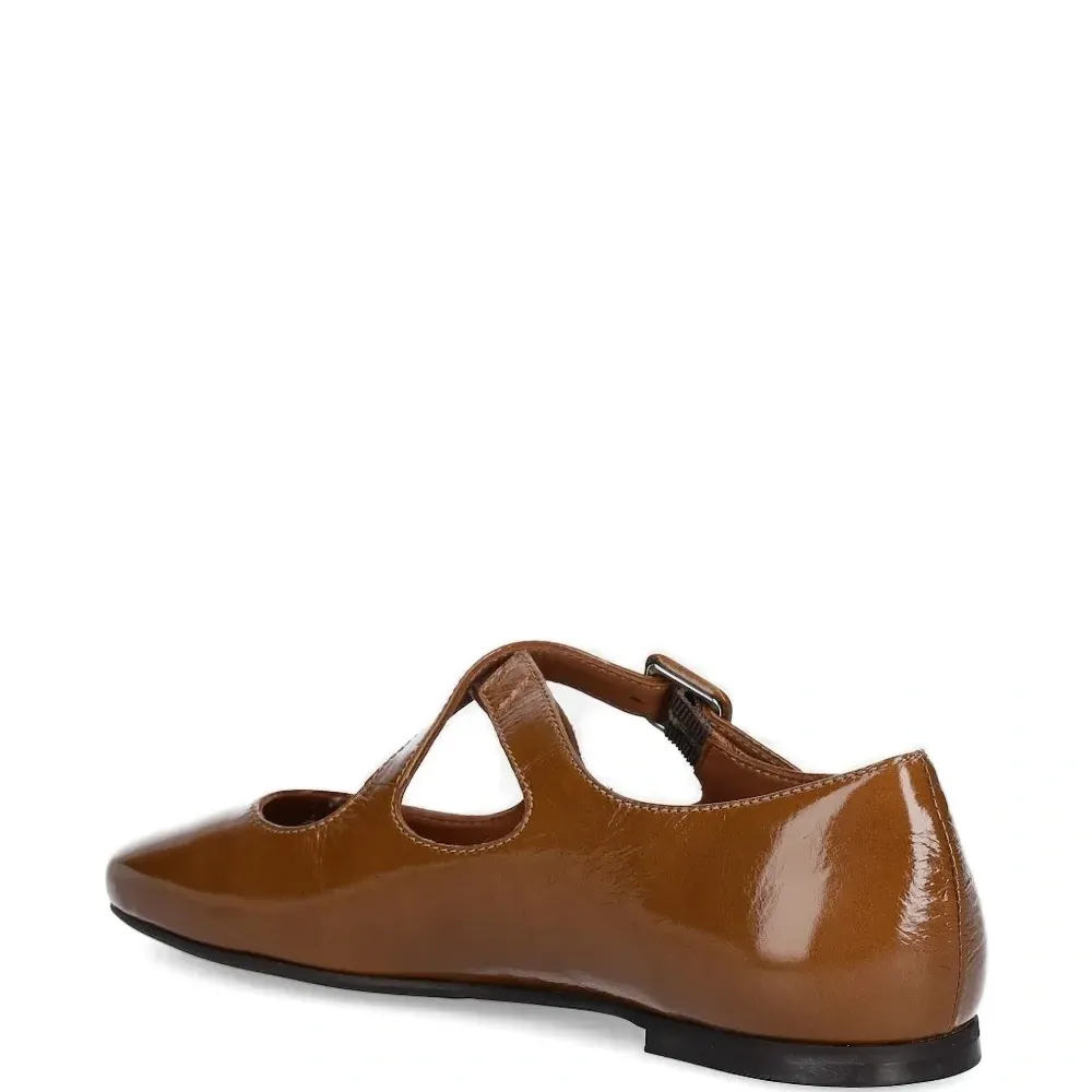 Лакированные туфли с пряжкой