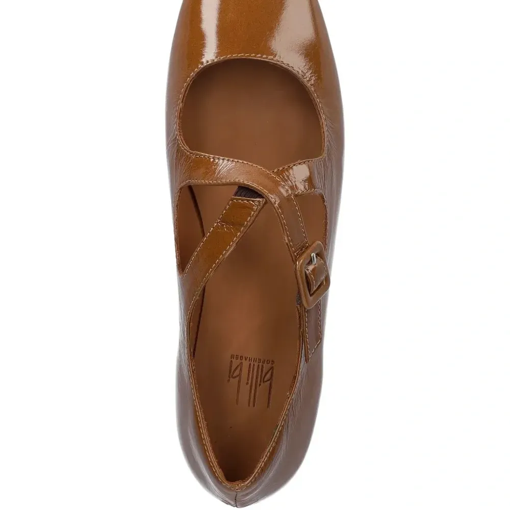 Лакированные туфли с пряжкой