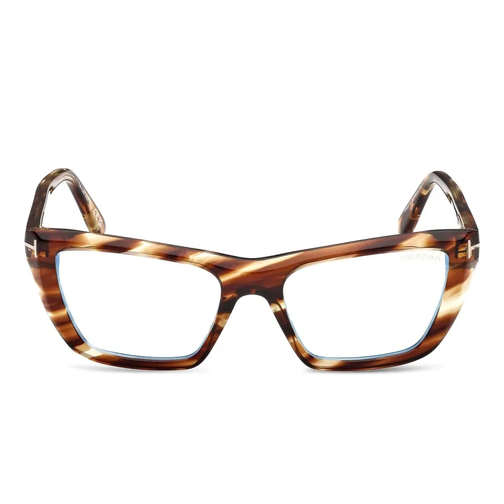 очки в квадратной оправе черепаховой расцветки