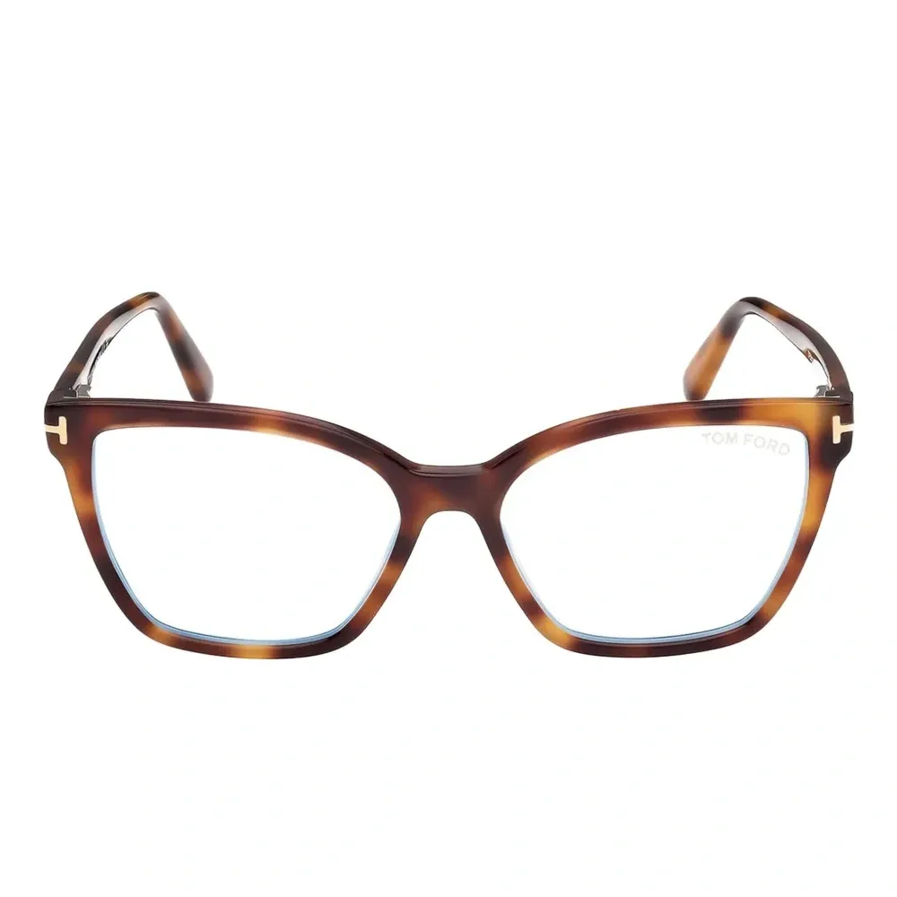 Очки в квадратной оправе