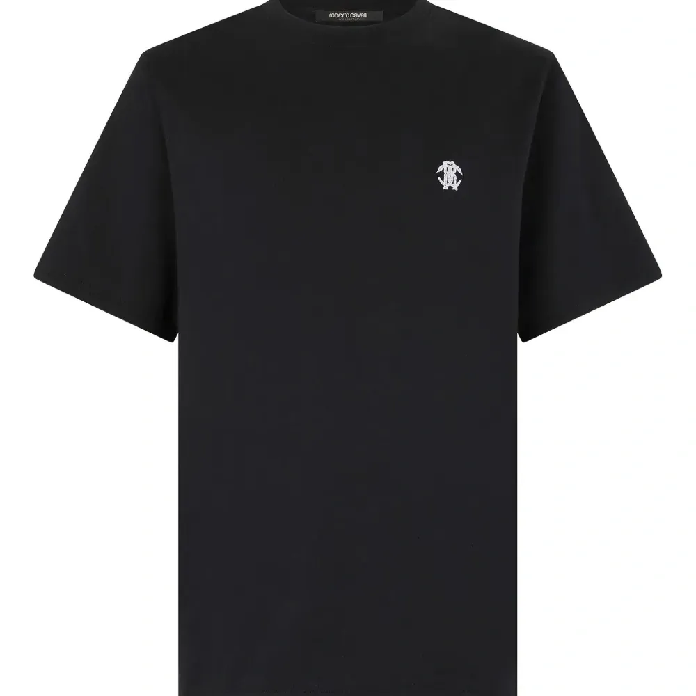 футболка с вышитым логотипом