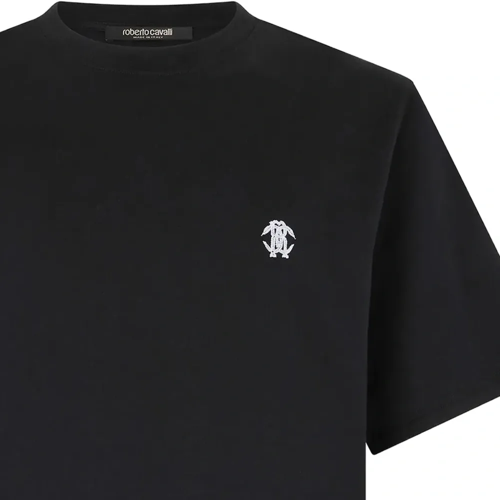 футболка с вышитым логотипом